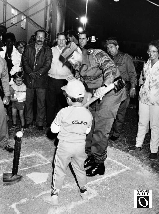 Fidel y niño pelotero
