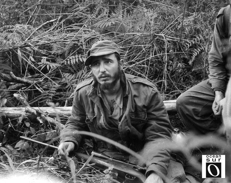 Fidel Castro en la Sierra Maestra durante la Guerra Revolucionaria cubana (1956-1958).