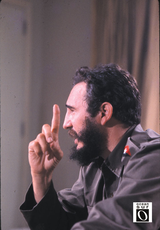 Fidel Castro apuntando con el dedo